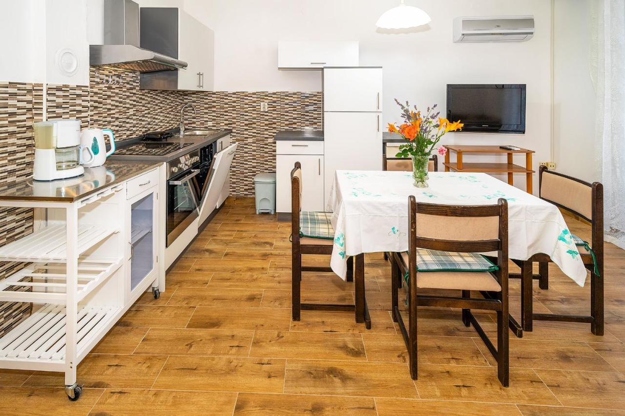 Apartments Jurina Krk Town Extérieur photo
